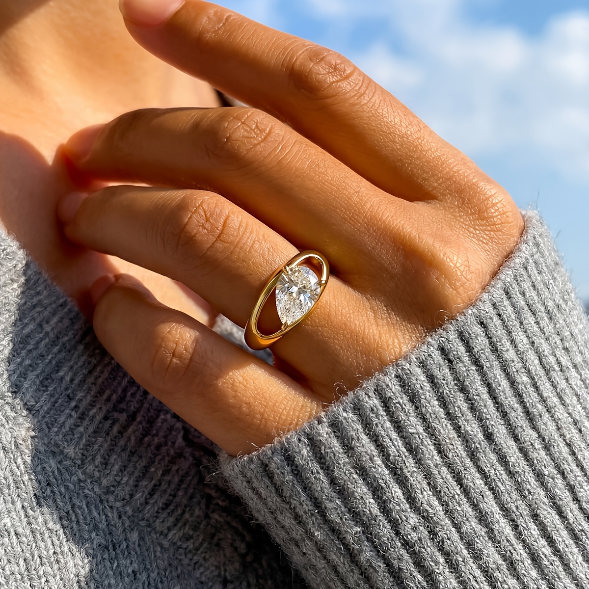 Women's Vintage Openwork Teardrop Ring for Parties and Weddings